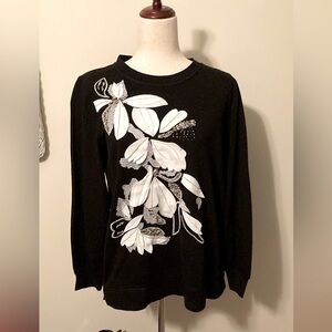 NWOT. Chico’s Zenergy® French Terry Appliqué Tunic.  Chico’s Size 1 (8/10)